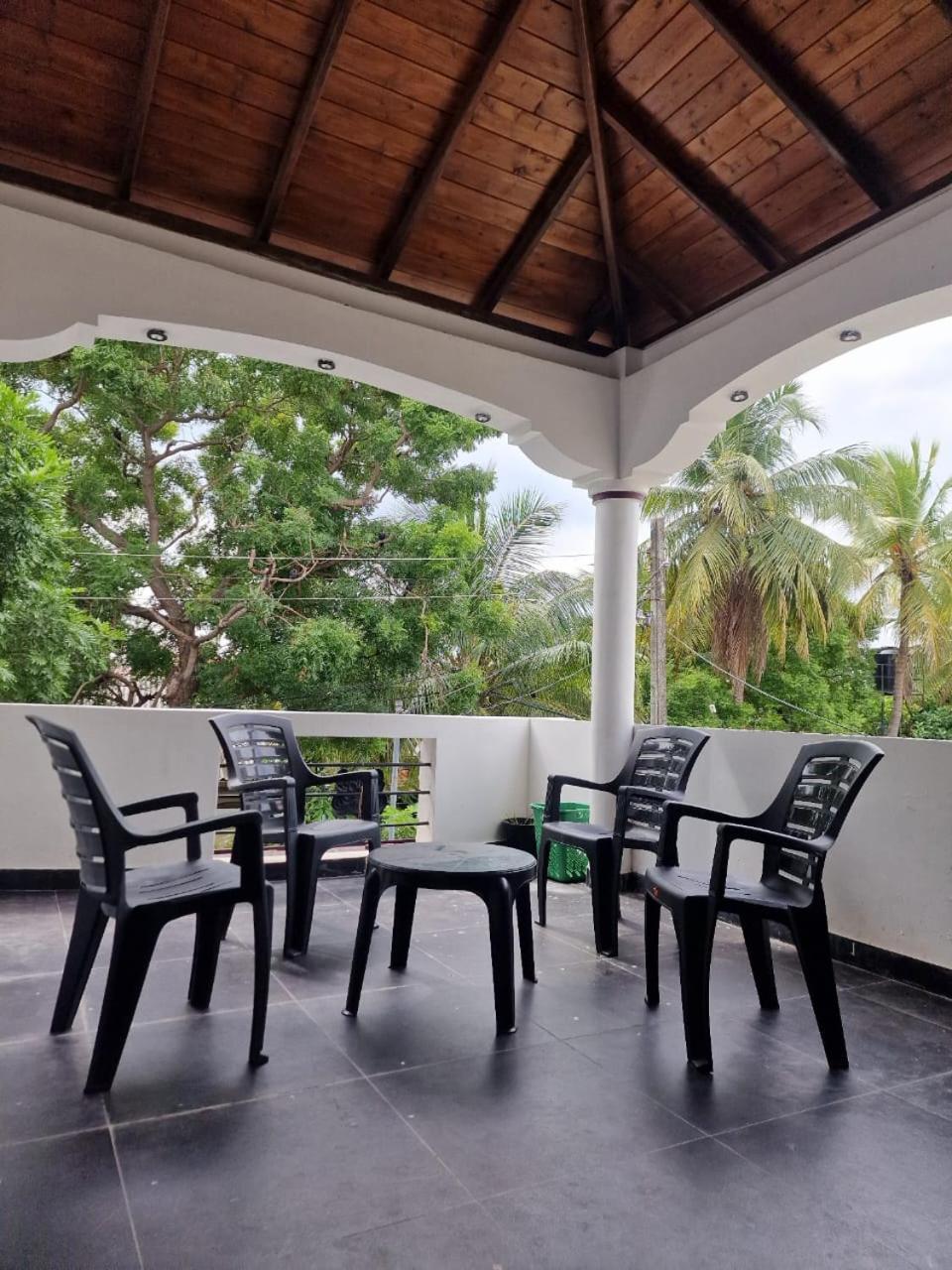 Javi Holiday Home Trincomalee Luaran gambar