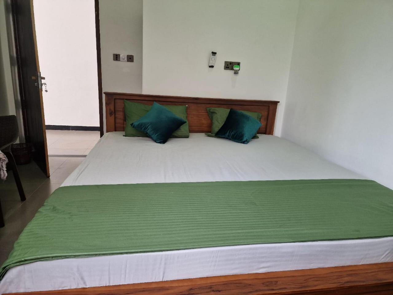 Javi Holiday Home Trincomalee Luaran gambar