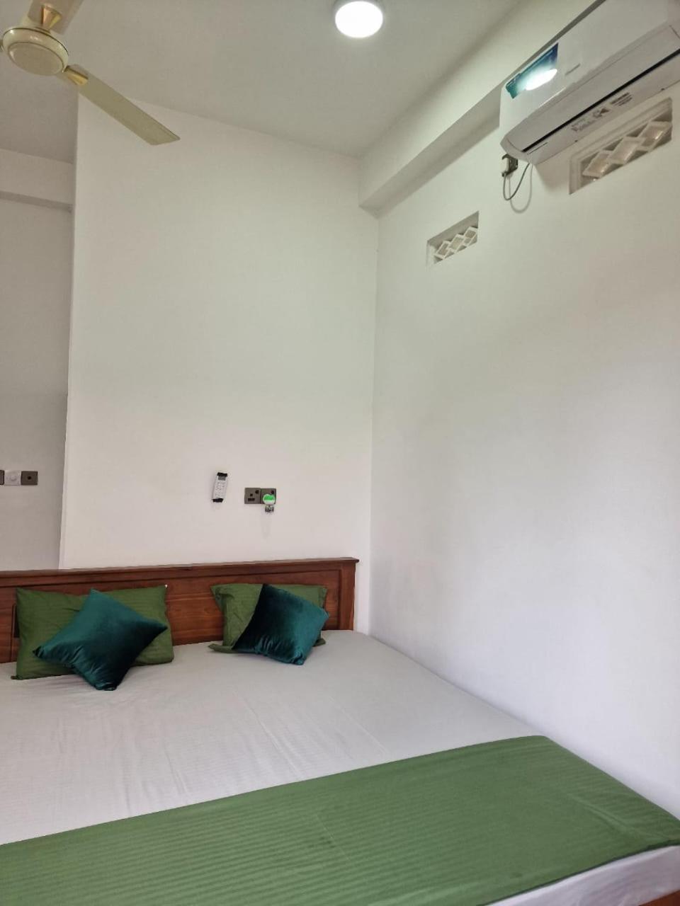 Javi Holiday Home Trincomalee Luaran gambar