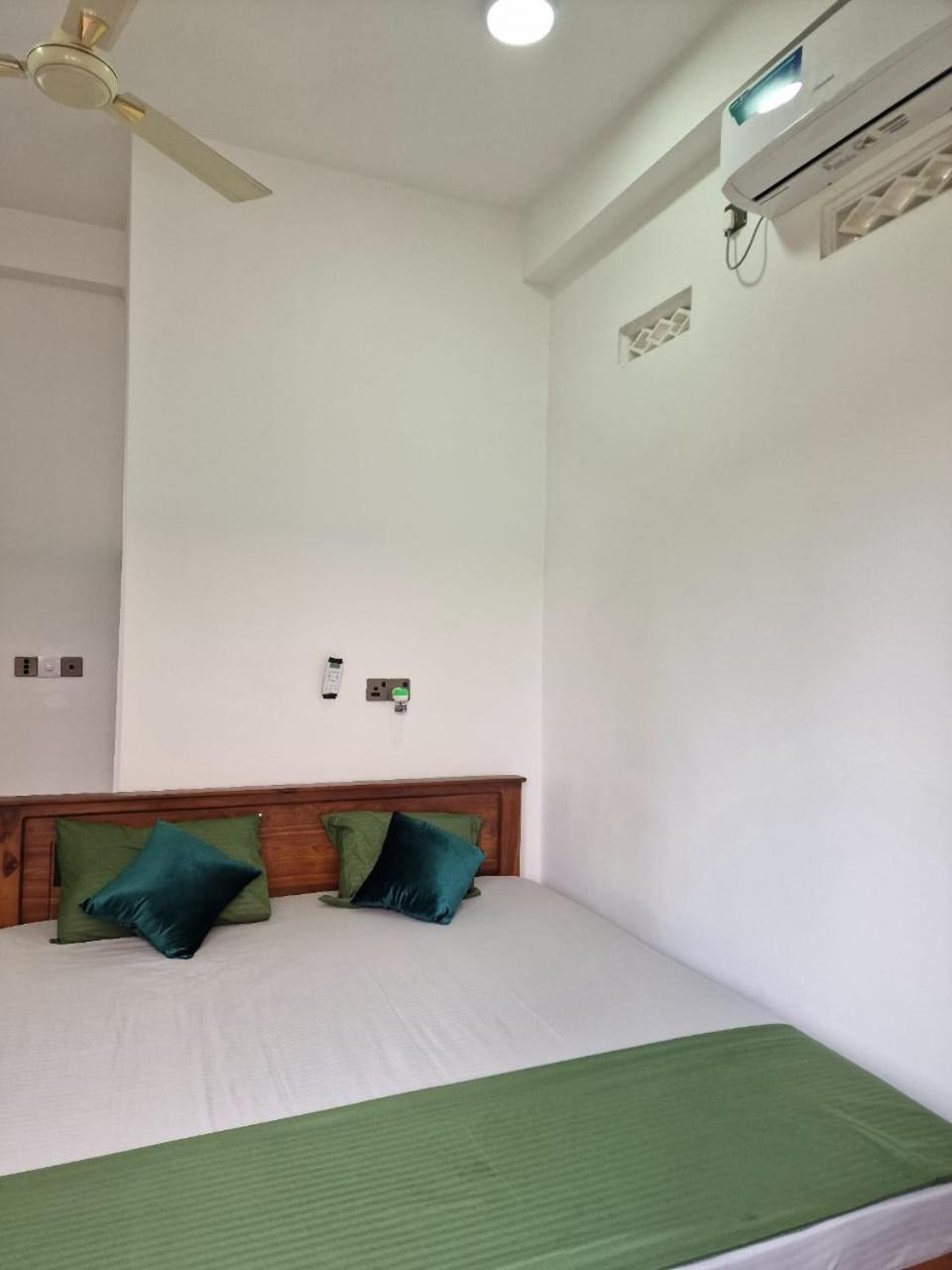Javi Holiday Home Trincomalee Luaran gambar