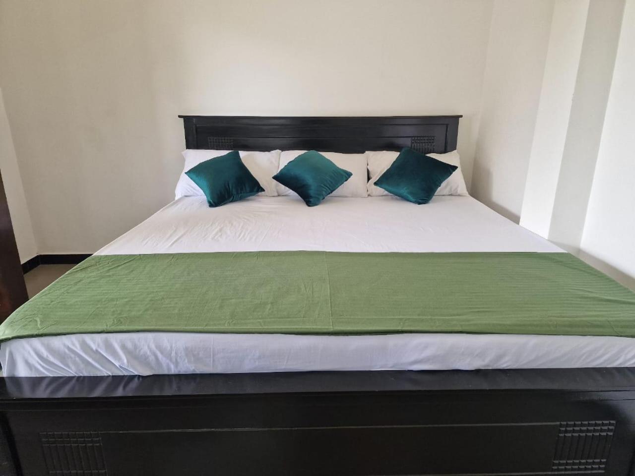 Javi Holiday Home Trincomalee Luaran gambar
